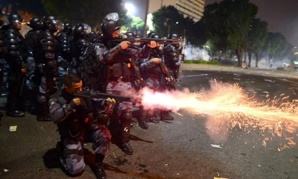 Βραζιλία: Έκαψαν περιπολικά και λεωφορεία για το θάνατο εμπόρου ναρκωτικών